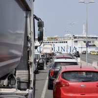 Počele su gužve u trajektnoj luci Gaženica