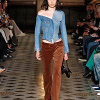 AWAKE: 'Hide' sandale