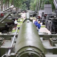 Cijev topa kalibra 203 milimetara