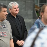 Muškarci klečali i molili na Trgu bana Jelačića