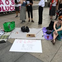 Protuprosvjed moliteljima na zagrebačkom Trgu bana Jelačića