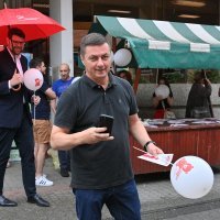 Peđa Grbin i SDP u Jastrebarskom dijelili promotivne materijale za besplatne vrtiće