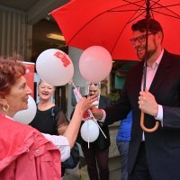 Peđa Grbin i SDP u Jastrebarskom dijelili promotivne materijale za besplatne vrtiće