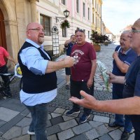 Drele dijelio grincajg na prosvjedu protiv obrane od tuče