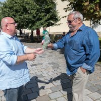 Drele dijelio grincajg na prosvjedu protiv obrane od tuče