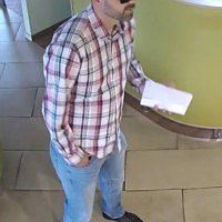 Policija traži pomoć građana u prepoznavanju muškarca s fotografije