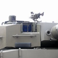 Leopard od sekundarnog naoružanja ima strojnicu MG74