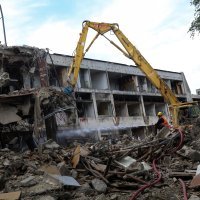 Nastavljeno je rušenje zgrade u Paromlinskoj ulici