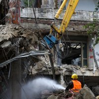 Nastavljeno je rušenje zgrade u Paromlinskoj ulici