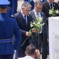 Brojni uzvanici poklonili se žrtvama genocida u Srebrenici