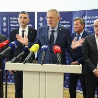 Konferencija za medije o sigurnim 'car meetovima'