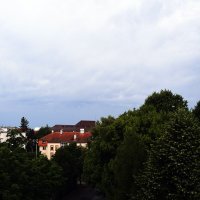 Sisak: Tamni oblaci iznad grada najvljuju kišu