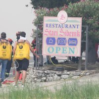 Jak vjetar otežava gašenje požara koji je planuo kod Grebaštice, kanaderi i air tractori u akciji, evakuiraju se kuće