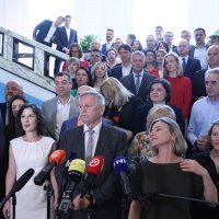 Oporba demonstrativno napustila sabornicu