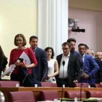 Oporba demonstrativno napustila sabornicu