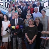 Oporba demonstrativno napustila sabornicu