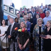 Oporba demonstrativno napustila sabornicu