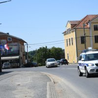 Automobiom se zabio u terasu kafića