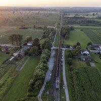 Pogled iz zraka na teretni vlak koji je iskočio s tračnica u općini Velika Ludina