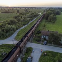 Pogled iz zraka na teretni vlak koji je iskočio s tračnica u općini Velika Ludina