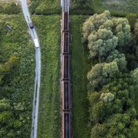 Pogled iz zraka na teretni vlak koji je iskočio s tračnica u općini Velika Ludina