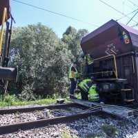 Velika Ludina: Radnici Hž-a rade na dizanju lokomotiva kako bi se uklonile s mjesta izletanja