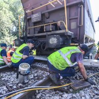 Velika Ludina: Radnici Hž-a rade na dizanju lokomotiva kako bi se uklonile s mjesta izletanja