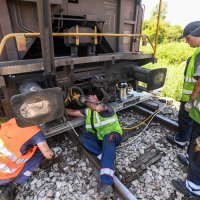 Velika Ludina: Radnici Hž-a rade na dizanju lokomotiva kako bi se uklonile s mjesta izletanja