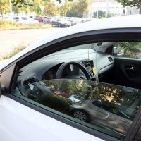 Otvoreni prozori na automobilu