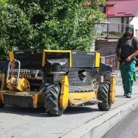 Zagrebački Zrinjevac počeo je koristiti kosilice za travu na daljinsko upravljanje