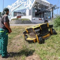 Zagrebački Zrinjevac počeo je koristiti kosilice za travu na daljinsko upravljanje