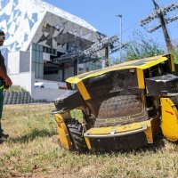 Zagrebački Zrinjevac počeo je koristiti kosilice za travu na daljinsko upravljanje