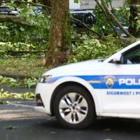 U jakom nevremenu koje je pogodilo grad jedna osoba je poginula u Novom Zagrebu