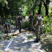 Vojnici pomažu u saniranju šteta u Slavonskom Brodu