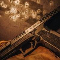 Pištolj ima najniže tvornički spuštenu os cijevi na svijetu