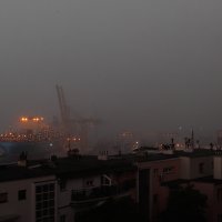 Nevrijeme u Rijeci srušilo kontejnersku dizalicu