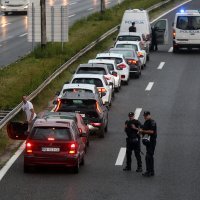 Na NP Lučko policija dočekuje navijače Hajduka koji dolaze na utakmicu Dinamo-Hajduk. 21.7.2023.
