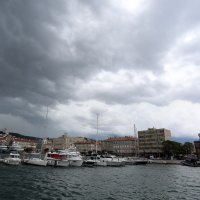 Olujni oblaci nad Rijekom