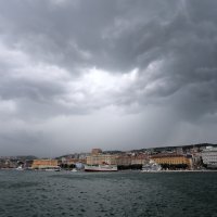 Olujni oblaci nad Rijekom