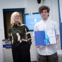 Ministar znanosti Radovan Fuchs dodijelio nagradu najboljim maturantima