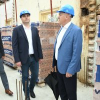 Sisak: Branko Bačić obišao gradilište konstrukcijske obnove višestambenih zgrada