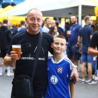 Okupljanje navijača Dinama uoči utakmice s Astanom