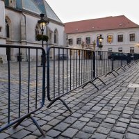 Markov trg ograđen ogradom