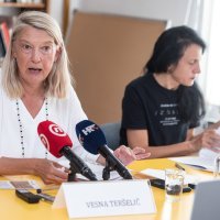Božica Ciboci, Vesna Teršelič, Nela Pamuković na konferenciji za medije na temu osiguranje prava žrtava silovanja