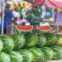 Ponuda voća i povrća na tržnici u Puli