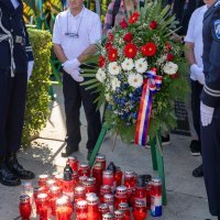 Dalj: Odavanje počasti poginulim hrvatskim braniteljima i polaganje vijenaca na spomen obilježje