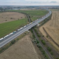 Ukrajinski kamioni čekaju na iskrcaj žita