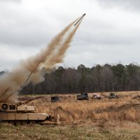 Američki marinci ispaljuju sustav M58 iz tenka Abrams