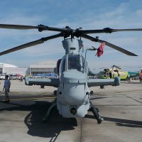 Jurišni Bellov helikopter sprijeda