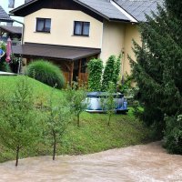 Poplave su odsjekle od svijeta neka mjesta u Sloveniji